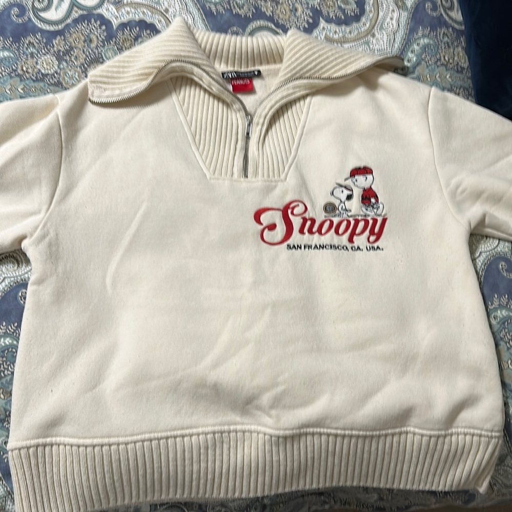 Peanuts Snoopy sweatshirt